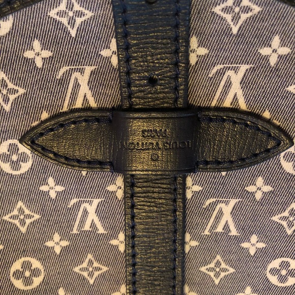 LV Saumur 30 (like new)-excellent condition - Picture 3 of 8